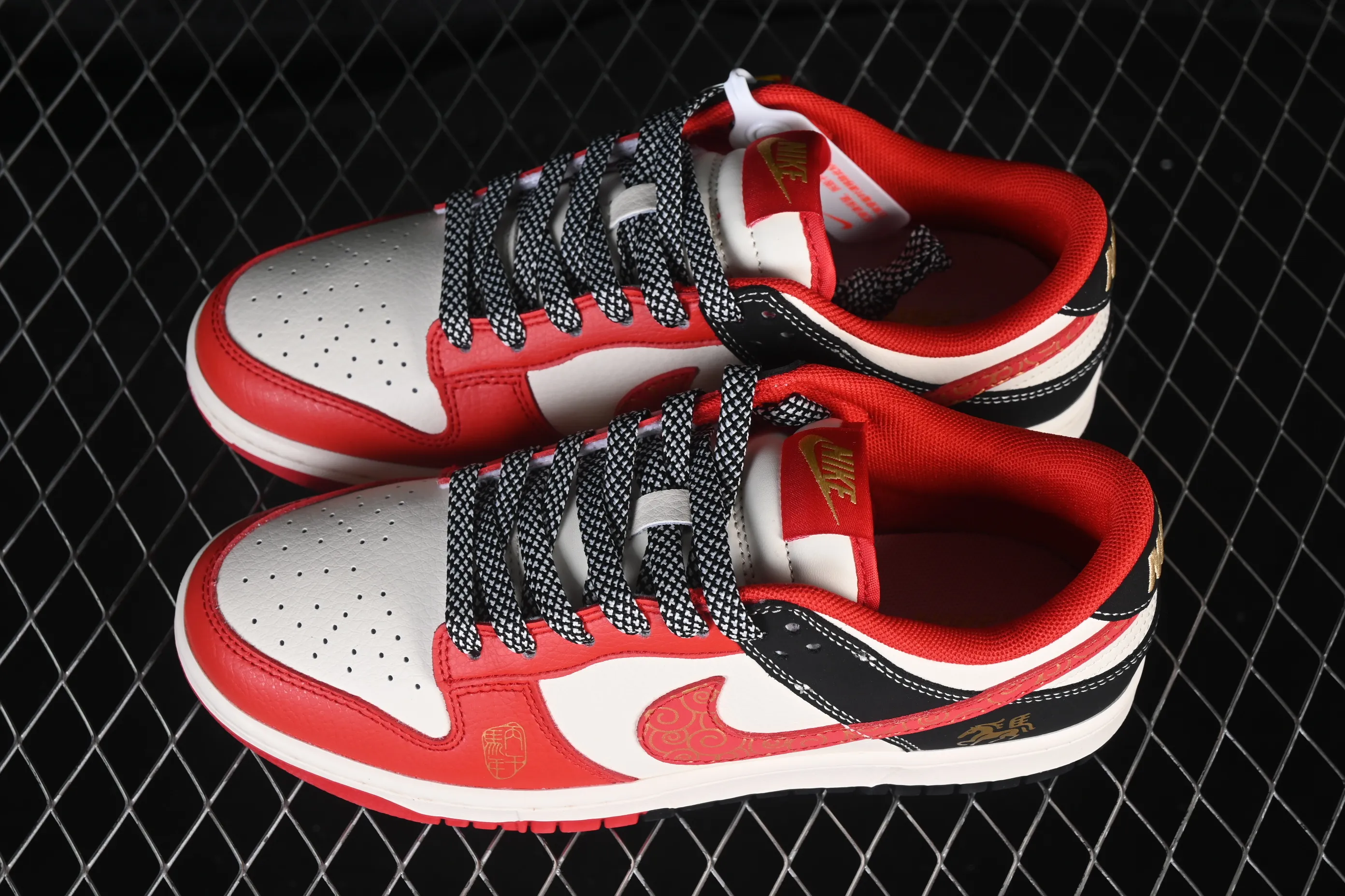 All categories Nk SB Dunk Series Nk SB Dunk Low High-end customized low-top sneakers Nike SB Dunk Low Limited to the Year of the Horse Good fortune to start the new year High-end customized low-top casual skate shoes HT5088-657